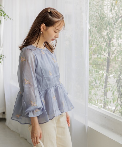 flower(フラワー)の「グロスブルーミングブラウス(シャツ/ブラウス・レディース・アッシュグレー/ブルー・FREE)」の4枚目の写真
