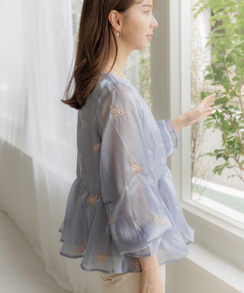 flower(フラワー)の「グロスブルーミングブラウス(シャツ/ブラウス・レディース・アッシュグレー/ブルー・FREE)」の5枚目の写真