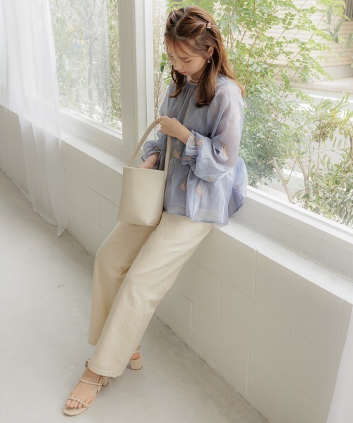 flower(フラワー)の「グロスブルーミングブラウス(シャツ/ブラウス・レディース・アッシュグレー/ブルー・FREE)」の10枚目の写真