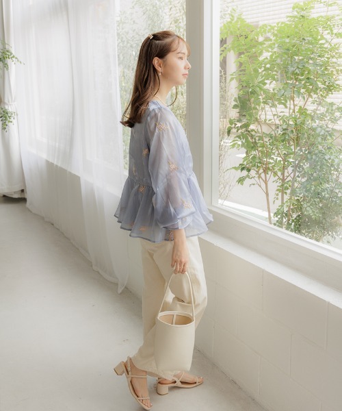 flower(フラワー)の「グロスブルーミングブラウス(シャツ/ブラウス・レディース・アッシュグレー/ブルー・FREE)」の11枚目の写真