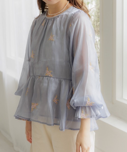 flower(フラワー)の「グロスブルーミングブラウス(シャツ/ブラウス・レディース・アッシュグレー/ブルー・FREE)」の7枚目の写真