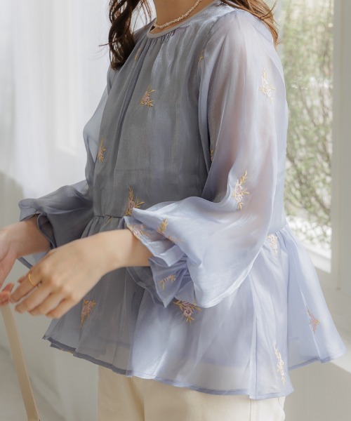 flower(フラワー)の「グロスブルーミングブラウス(シャツ/ブラウス・レディース・アッシュグレー/ブルー・FREE)」の8枚目の写真