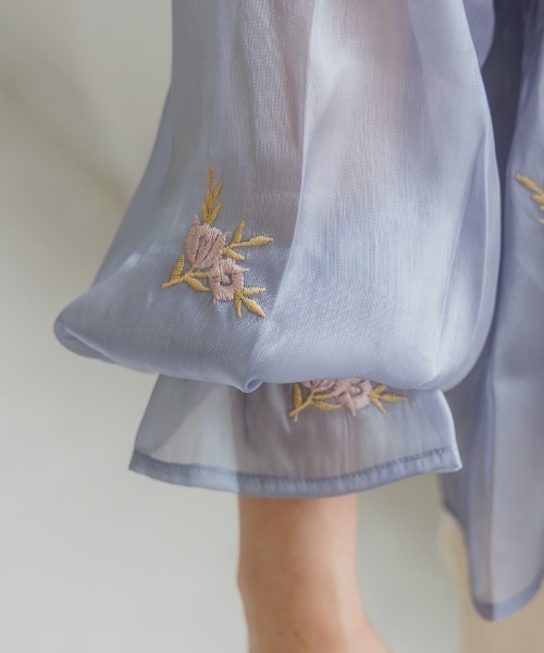 flower(フラワー)の「グロスブルーミングブラウス(シャツ/ブラウス・レディース・アッシュグレー/ブルー・FREE)」の15枚目の写真