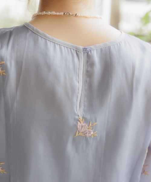 flower(フラワー)の「グロスブルーミングブラウス(シャツ/ブラウス・レディース・アッシュグレー/ブルー・FREE)」の17枚目の写真