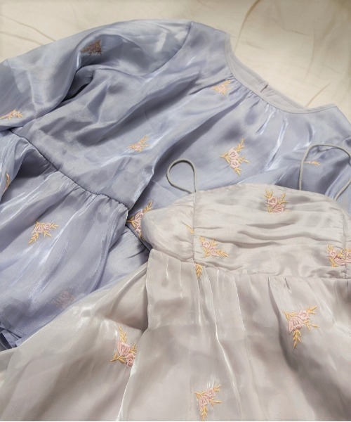 flower(フラワー)の「グロスブルーミングブラウス(シャツ/ブラウス・レディース・アッシュグレー/ブルー・FREE)」の21枚目の写真