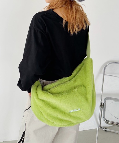 CLEA(クレア)の「韓国風ファーショルダーバッグ(ショルダーバッグ・レディース・ブラック/ベージュ/グリーン/ピンク・FREE)」の3枚目の写真