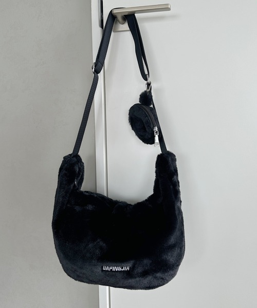 CLEA(クレア)の「韓国風ファーショルダーバッグ(ショルダーバッグ・レディース・ブラック/ベージュ/グリーン/ピンク・FREE)」の6枚目の写真