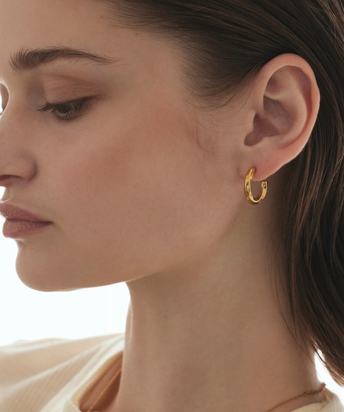 CENE（セネ）の「【CENE】セネ/ブロードピアス（ピアス（両耳用）・レディース・ゴールド・FREE）」の2枚目の写真