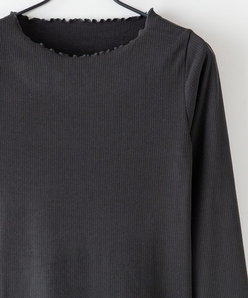 fort point(フォーポイント)の「【FORT POINT/フォートポイント】メロークルーネックロンT 首元フリル(Tシャツ/カットソー・レディース・ブラック/ピンク/イエロー/ブルー/グリーン/アイボリー・MEDIUM)」の2枚目の写真