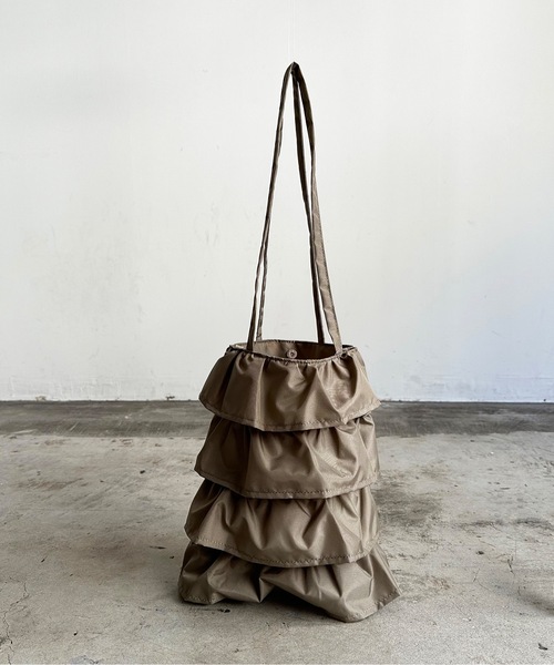 SPRUCE（スプルース）の「EM:SPRUCE フリル　ナイロン　軽量 150g　縦長トートバッグ　旅行バッグ（トートバッグ・レディース・ベージュ/ブルー/ブラック・FREE）」の14枚目の写真