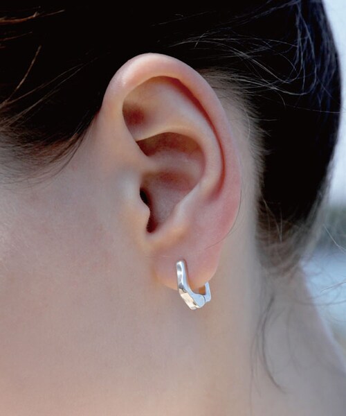 DRESSTERIOR（ドレステリア）の「◆TEN.（テン）シマーピアス（ピアス（両耳用）・レディース・シルバー・00）」の2枚目の写真