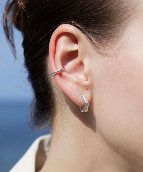 DRESSTERIOR（ドレステリア）の「◆TEN.（テン）シマーピアス（ピアス（両耳用）・レディース・シルバー・00）」の4枚目の写真