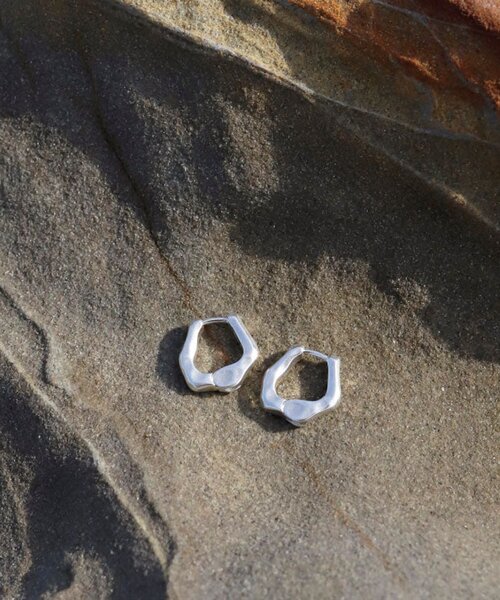 DRESSTERIOR（ドレステリア）の「◆TEN.（テン）シマーピアス（ピアス（両耳用）・レディース・シルバー・00）」の6枚目の写真