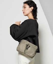 Y'SACCS（イザック）の「ダブルポケットベーシックショルダー（ショルダーバッグ）」