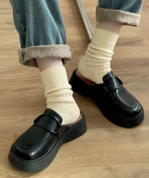 Chick(チック)の「【TAE×Chick】ラウンドミュールローファー(ローファー・レディース・ホワイト/ブラック・23.5/24/24.5/23)」の2枚目の写真