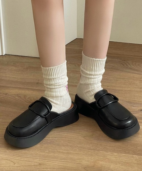 Chick(チック)の「【TAE×Chick】ラウンドミュールローファー(ローファー・レディース・ホワイト/ブラック・23.5/24/24.5/23)」の9枚目の写真