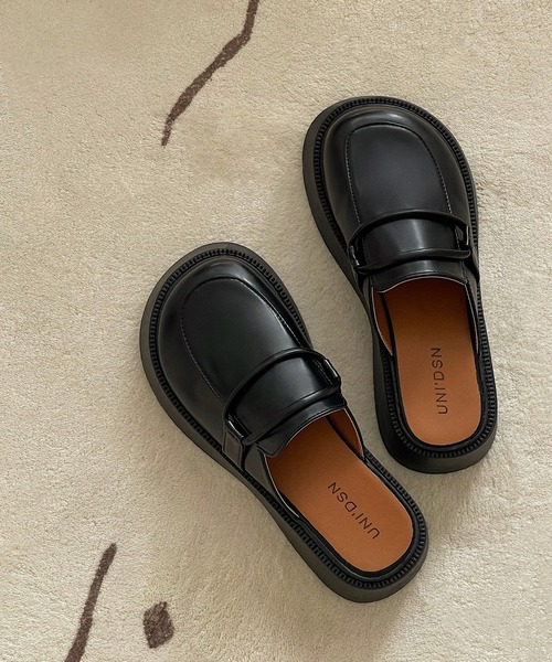 Chick(チック)の「【TAE×Chick】ラウンドミュールローファー(ローファー・レディース・ホワイト/ブラック・23.5/24/24.5/23)」の3枚目の写真