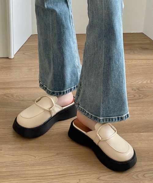 Chick(チック)の「【TAE×Chick】ラウンドミュールローファー(ローファー・レディース・ホワイト/ブラック・23.5/24/24.5/23)」の11枚目の写真