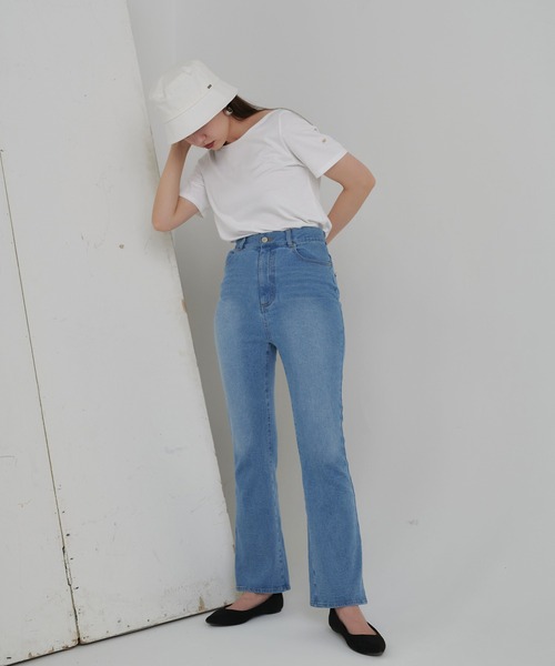TINA：JOJUN（ティーナジョジュン）の「ブーツカットデニムパンツ（デニムパンツ・レディース・ライトブルー・S）」の3枚目の写真