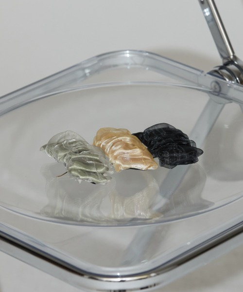 Aunt Marie's（アントマリーズ）の「オーガンジーギャザーヘアカフ（バレッタ/ヘアクリップ・レディース・アイボリー/ブラック/カーキ・FREE）」の6枚目の写真