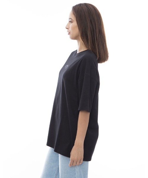 BILLABONG(ビラボン)の「BILLABONG レディース ARCH LOGO LOOSE TEE Tシャツ 【2024年春夏モデル】/ビラボンワンポイントロゴ半袖バックプリントTシャツ(Tシャツ/カットソー・レディース・イエロー系その他/ブラック/ホワイト/ブルー系その他・MEDIUM)」の7枚目の写真