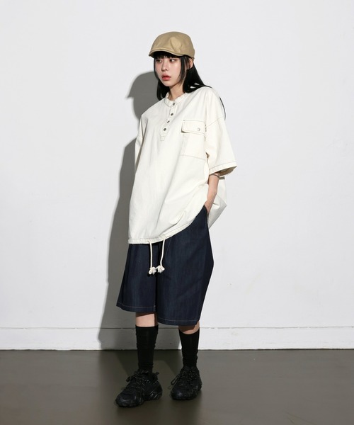 FOLLOWIN（フォロウィン）の「[UNISEX]ストリートデニムピンタックバミューダワイドパンツ（デニムパンツ・レディース・ブラック/ブルー・MEDIUM/LARGE）」の12枚目の写真