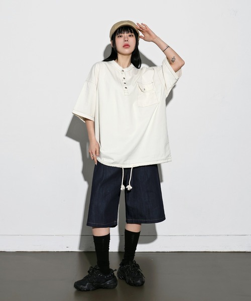 FOLLOWIN（フォロウィン）の「[UNISEX]ストリートデニムピンタックバミューダワイドパンツ（デニムパンツ・レディース・ブラック/ブルー・MEDIUM/LARGE）」の13枚目の写真