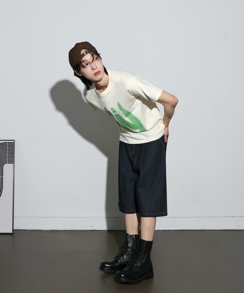 FOLLOWIN（フォロウィン）の「[UNISEX]ストリートデニムピンタックバミューダワイドパンツ（デニムパンツ・レディース・ブラック/ブルー・MEDIUM/LARGE）」の17枚目の写真