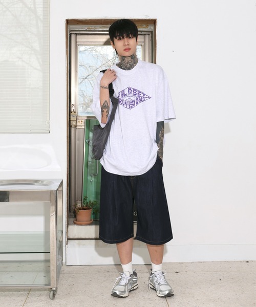 FOLLOWIN（フォロウィン）の「[UNISEX]ストリートデニムピンタックバミューダワイドパンツ（デニムパンツ・レディース・ブラック/ブルー・MEDIUM/LARGE）」の19枚目の写真