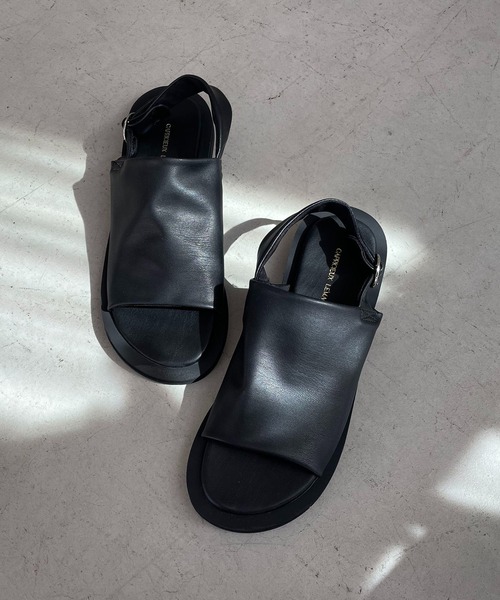 CAPRICIEUX LE'MAGE（カプリシューレマージュ）の「ワイドベルトサンダル（サンダル・レディース・ブラック/アイボリー・36/38/37）」の2枚目の写真