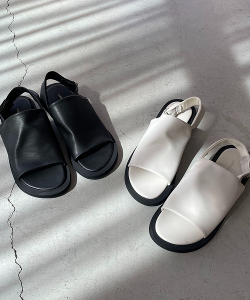 CAPRICIEUX LE'MAGE（カプリシューレマージュ）の「ワイドベルトサンダル（サンダル・レディース・ブラック/アイボリー・36/38/37）」の3枚目の写真