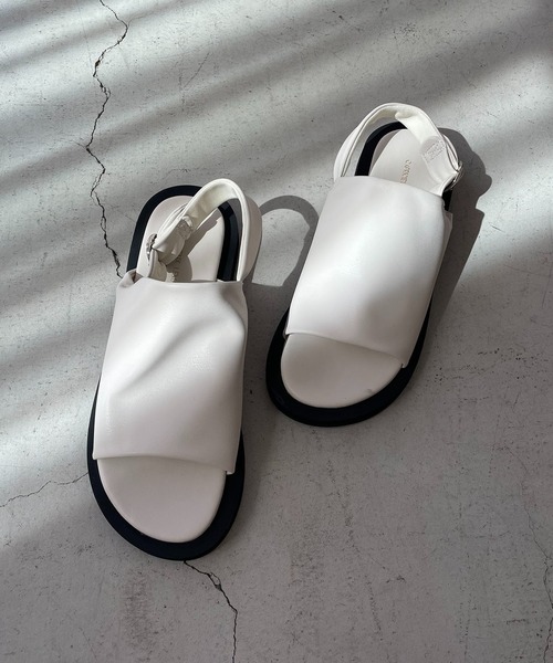 CAPRICIEUX LE'MAGE（カプリシューレマージュ）の「ワイドベルトサンダル（サンダル・レディース・ブラック/アイボリー・36/38/37）」の8枚目の写真