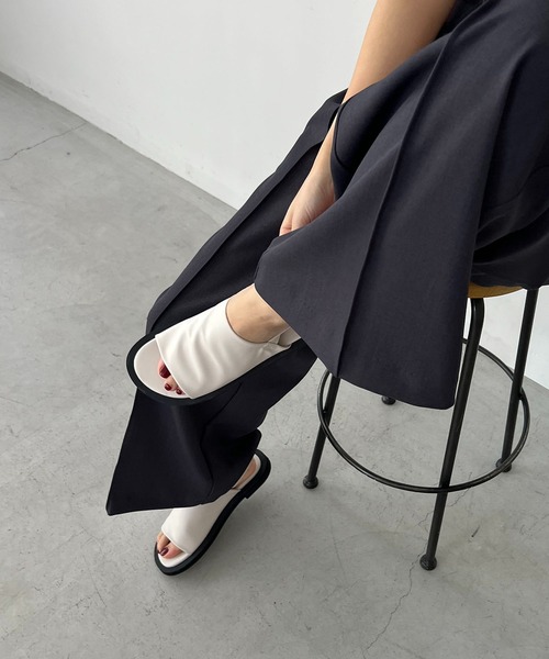 CAPRICIEUX LE'MAGE（カプリシューレマージュ）の「ワイドベルトサンダル（サンダル・レディース・ブラック/アイボリー・36/38/37）」の7枚目の写真