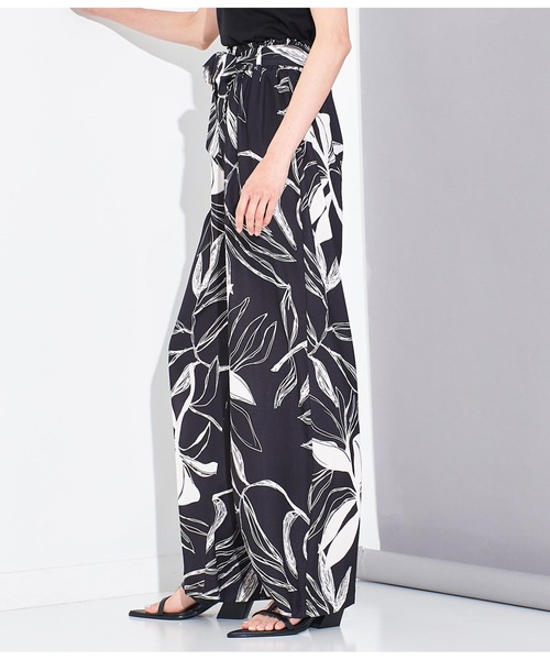 Settimissimo（セッティミッシモ）の「ITALY ボタニカル プリント リボンベルト付 フレアパンツ（その他パンツ・レディース・ライトベージュ/ブラック・FREE）」の10枚目の写真