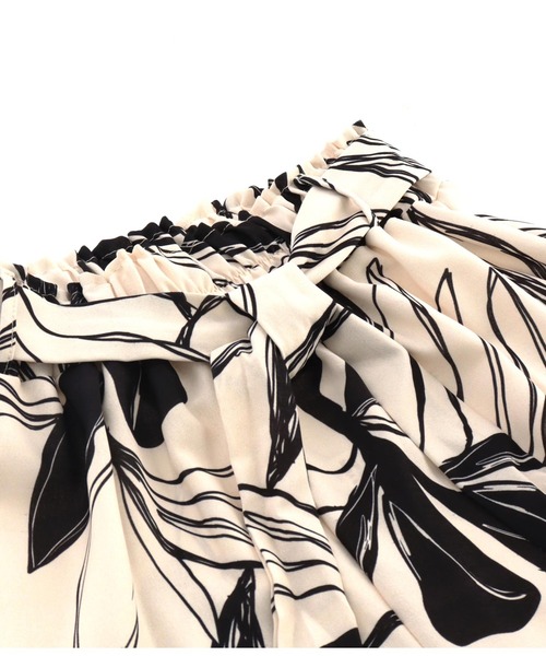 Settimissimo（セッティミッシモ）の「ITALY ボタニカル プリント リボンベルト付 フレアパンツ（その他パンツ・レディース・ライトベージュ/ブラック・FREE）」の18枚目の写真