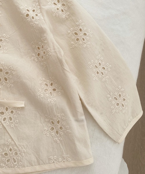 aimoha（アイモハ）の「【aimoha-KIDS-】コットンレースカーディガン（カーディガン/ボレロ・キッズ・オフホワイト・90/100/110/120/80/130）」の3枚目の写真