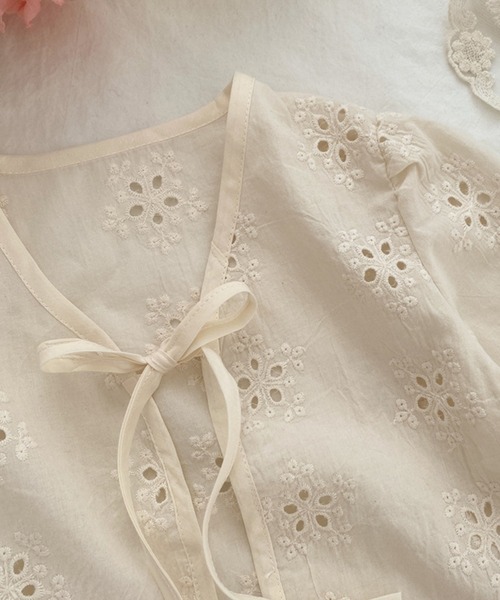 aimoha（アイモハ）の「【aimoha-KIDS-】コットンレースカーディガン（カーディガン/ボレロ・キッズ・オフホワイト・90/100/110/120/80/130）」の4枚目の写真