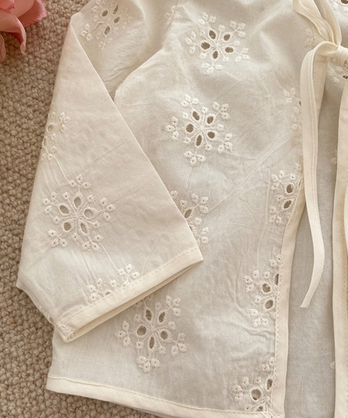 aimoha（アイモハ）の「【aimoha-KIDS-】コットンレースカーディガン（カーディガン/ボレロ・キッズ・オフホワイト・90/100/110/120/80/130）」の11枚目の写真