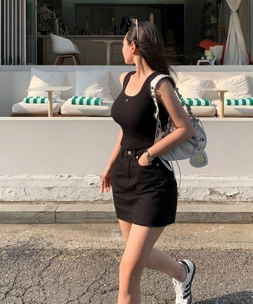 BEIDELLI（ベイデリー）の「[BELLIDE MADE] ハートペンダントクロップノースリーブ（タンクトップ・レディース・ブラック/グレー/ホワイト・FREE）」の12枚目の写真
