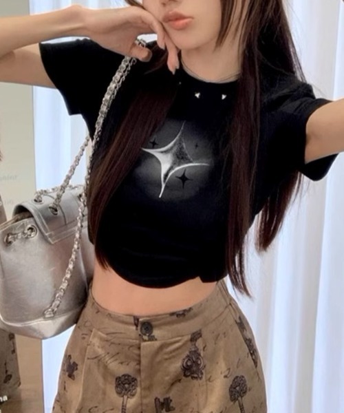 .KOM(ドットコム)の「A'GEM/9 × .kom 『.KOM/ドットケーオーエム』 ギャザークロップ半袖カットソー(Tシャツ/カットソー・レディース・ブラック/グレー・M)」の1枚目の写真