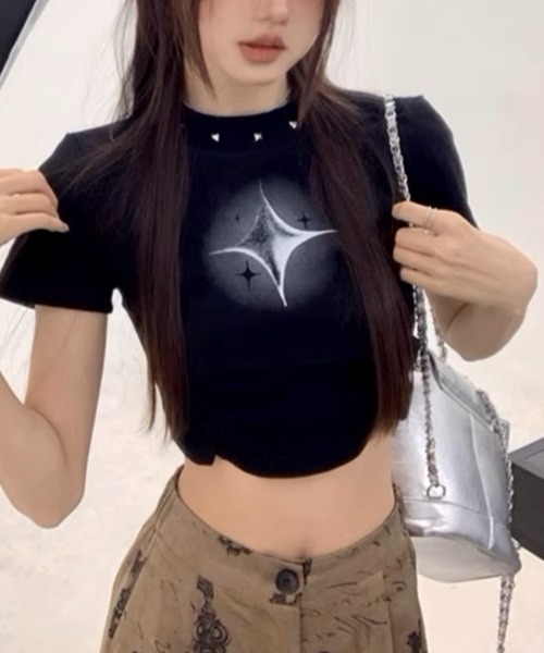 .KOM(ドットコム)の「A'GEM/9 × .kom 『.KOM/ドットケーオーエム』 ギャザークロップ半袖カットソー(Tシャツ/カットソー・レディース・ブラック/グレー・M)」の3枚目の写真