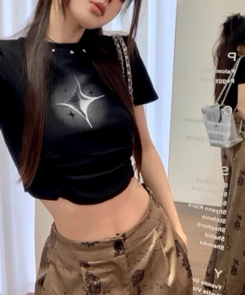 .KOM(ドットコム)の「A'GEM/9 × .kom 『.KOM/ドットケーオーエム』 ギャザークロップ半袖カットソー(Tシャツ/カットソー・レディース・ブラック/グレー・M)」の5枚目の写真
