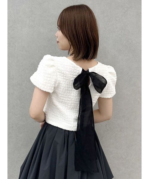 dazzlin(ダズリン)の「バックリボンシャーリングカットプルオーバー(Tシャツ/カットソー・レディース・パープル/オフホワイト/ブラック・FREE)」の15枚目の写真