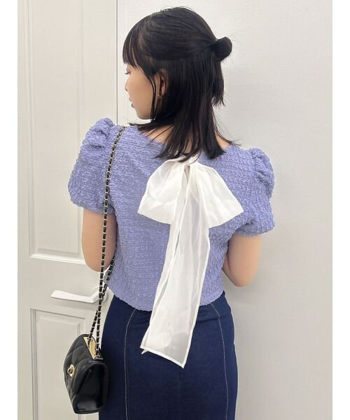 dazzlin(ダズリン)の「バックリボンシャーリングカットプルオーバー(Tシャツ/カットソー・レディース・パープル/オフホワイト/ブラック・FREE)」の8枚目の写真