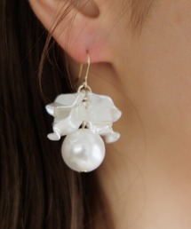 flower | ホワイトブーケピアス(ピアス（片耳用）)