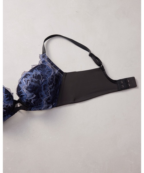 「ハグするブラ」（ブラジャー）｜WACOAL（ワコール）