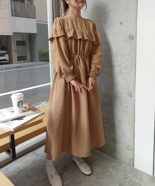 CORNERS(コーナーズ)の「ウエストドロストフリルワンピース(ワンピース・レディース・グリーン/カーキ/ブラック/ベージュ・M)」の9枚目の写真