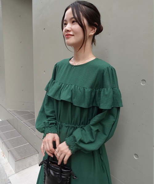 CORNERS(コーナーズ)の「ウエストドロストフリルワンピース(ワンピース・レディース・グリーン/カーキ/ブラック/ベージュ・M)」の6枚目の写真