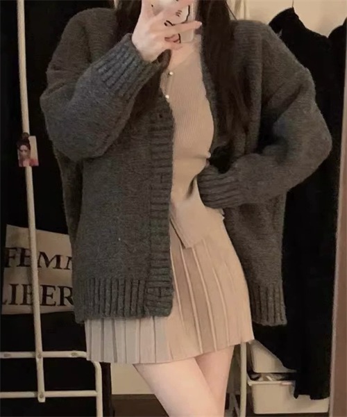 FREE STYLISTS(フリー スタイリスト)の「長袖Vネックニットカーディガン(カーディガン/ボレロ・レディース・グレー/カーキ/ブラウン・FREE)」の7枚目の写真