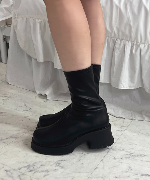 apres jour（アプレジュール）の「厚底ショートブーツ【ZOZOTOWN限定アイテム】（ブーツ・レディース・ブラック/アイボリー・LARGE/MEDIUM/X-LARGE/SMALL）」の5枚目の写真